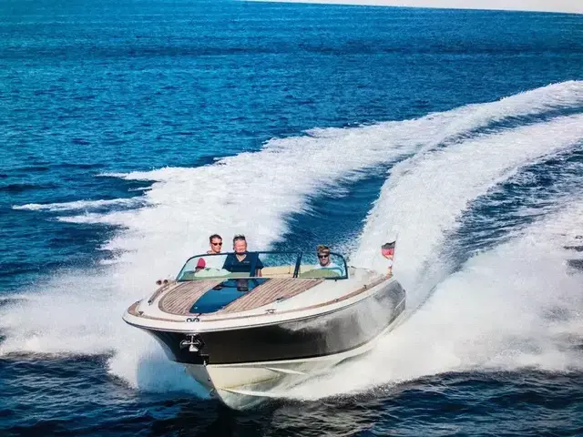 Chris Craft 32 Corsair