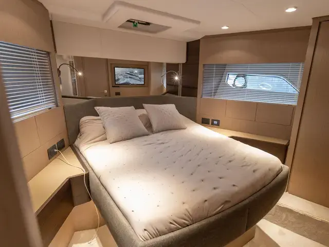 Ferretti Yachts 500