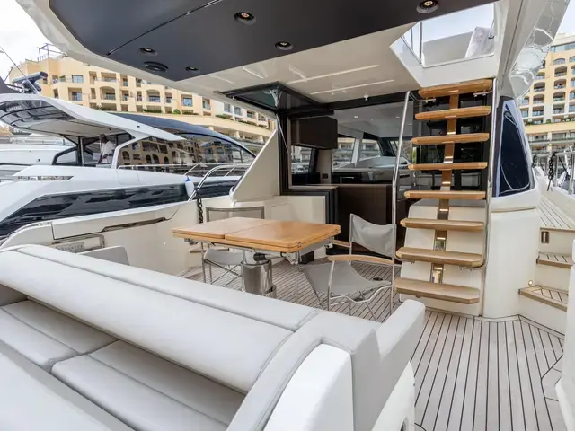 Ferretti Yachts 500