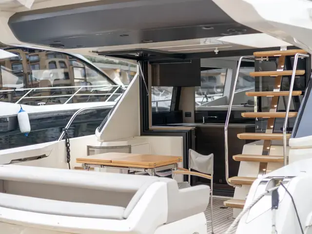 Ferretti Yachts 500