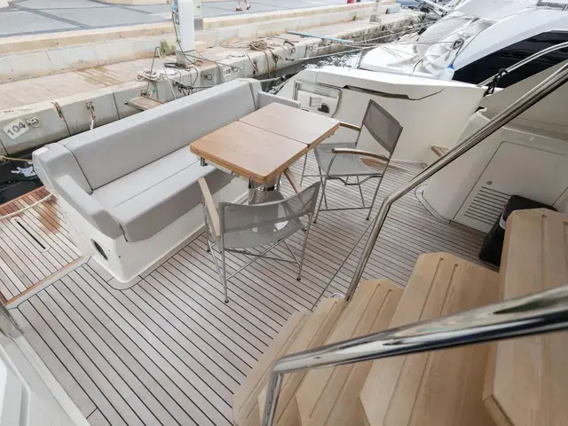 Ferretti Yachts 500