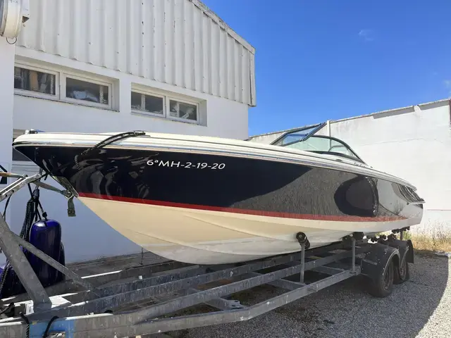 Chris Craft Launch 23