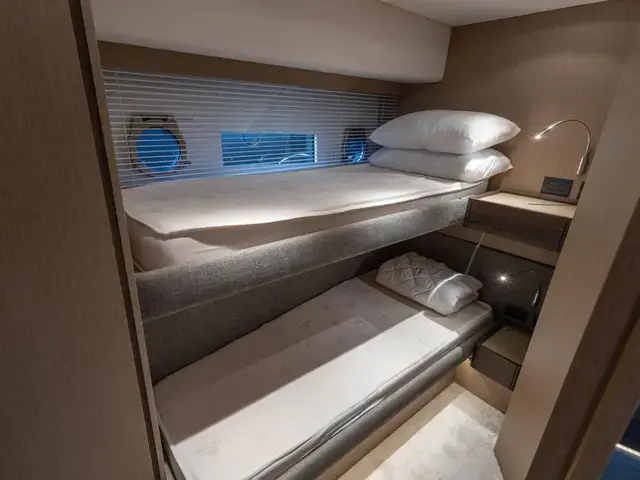 Ferretti Yachts 500