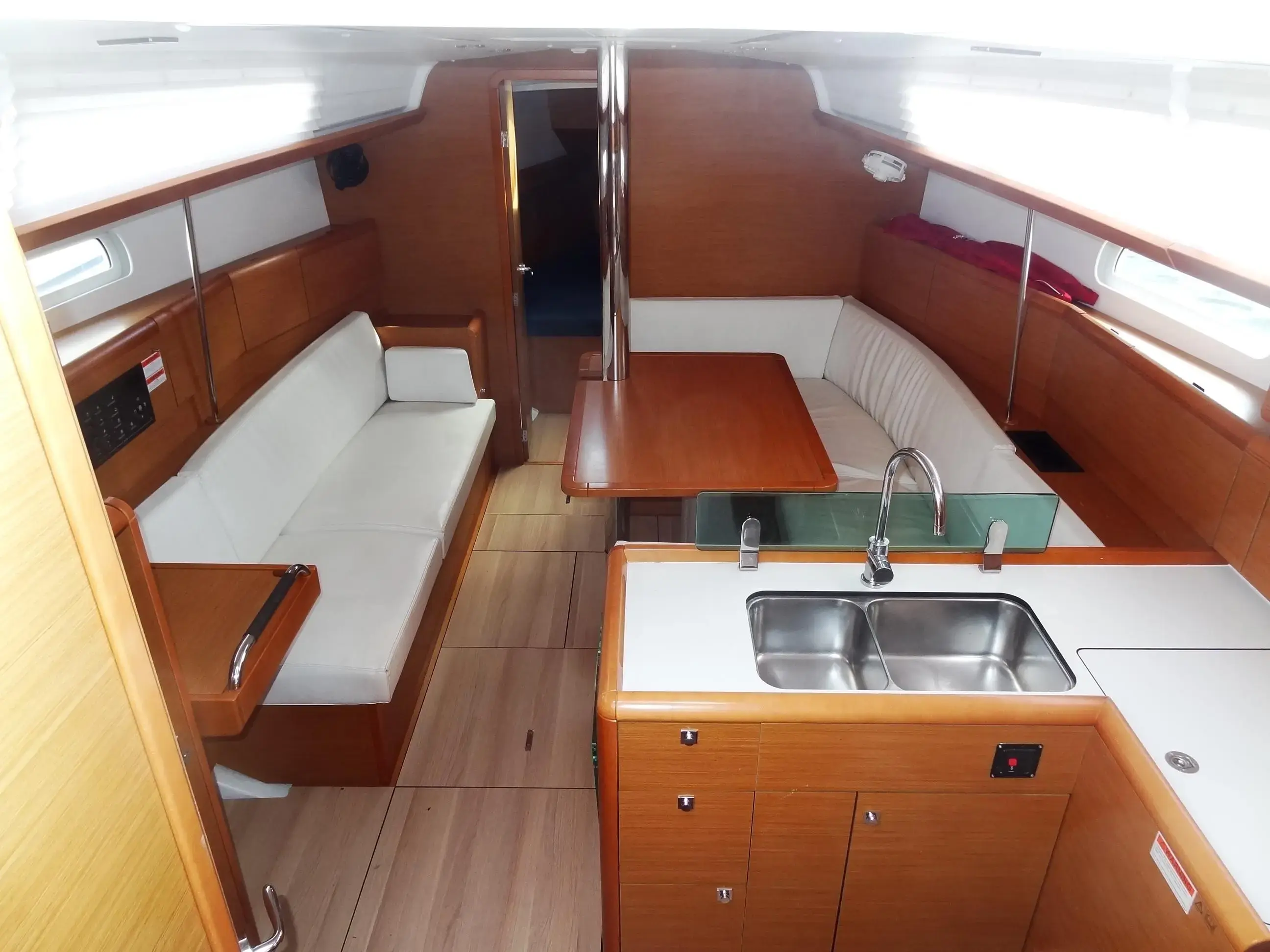 2017 Jeanneau sun odyssey 389