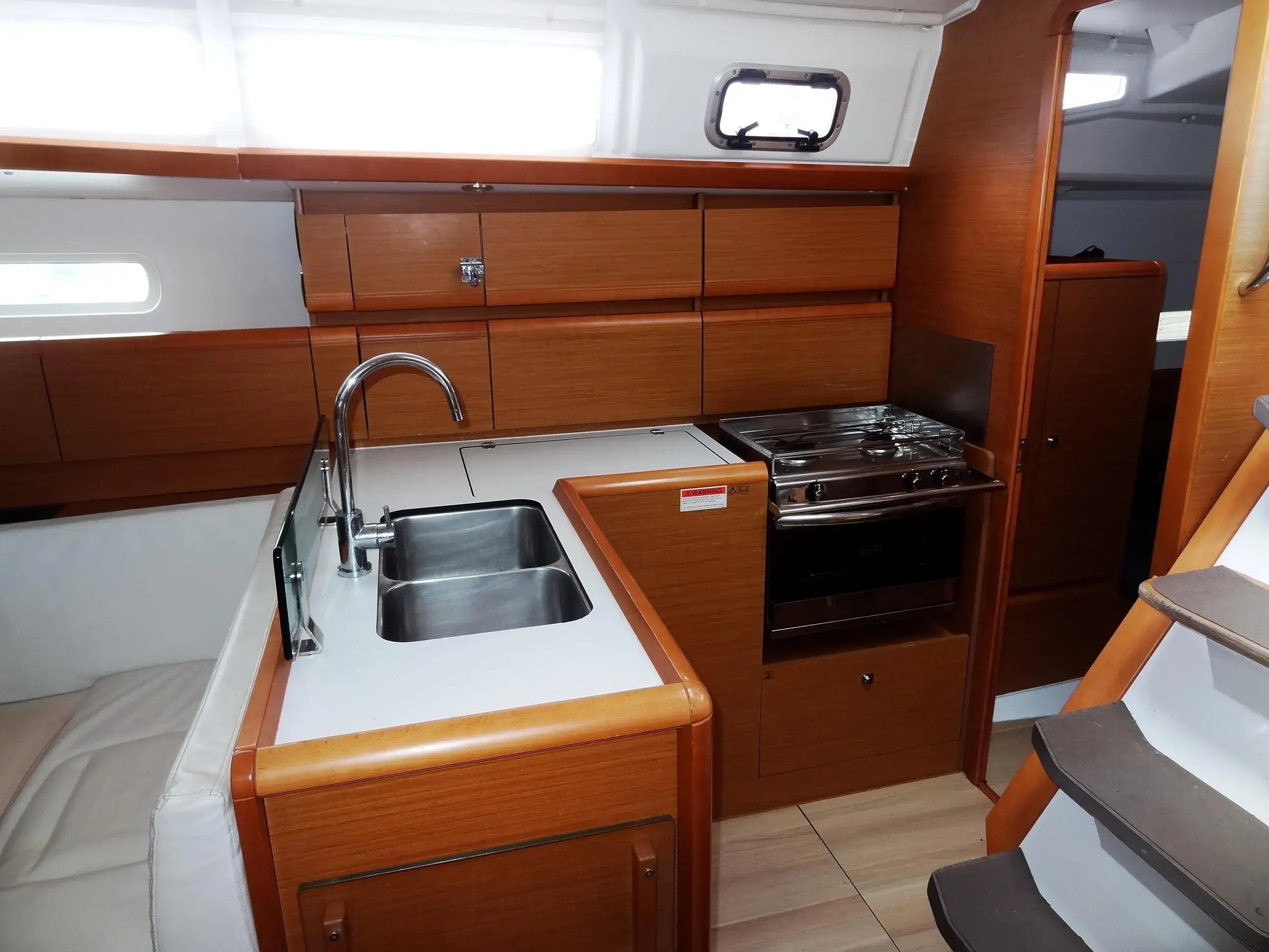 2017 Jeanneau sun odyssey 389