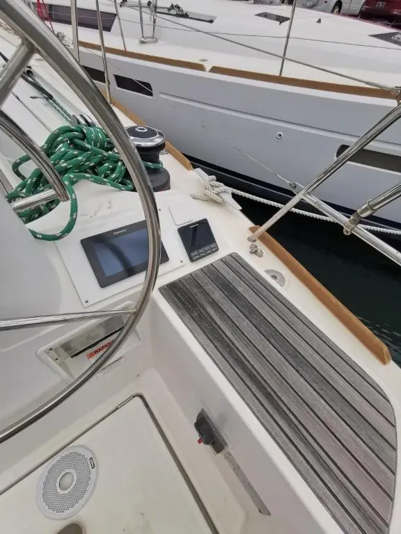 2016 Jeanneau sun odyssey 469