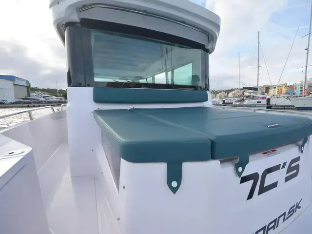 Axopar 28 Cabin