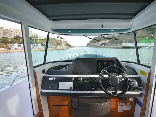 Axopar 28 Cabin