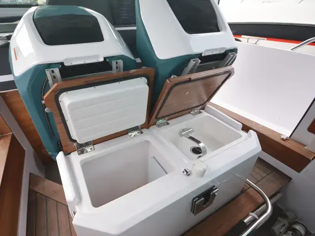 Axopar 28 Cabin