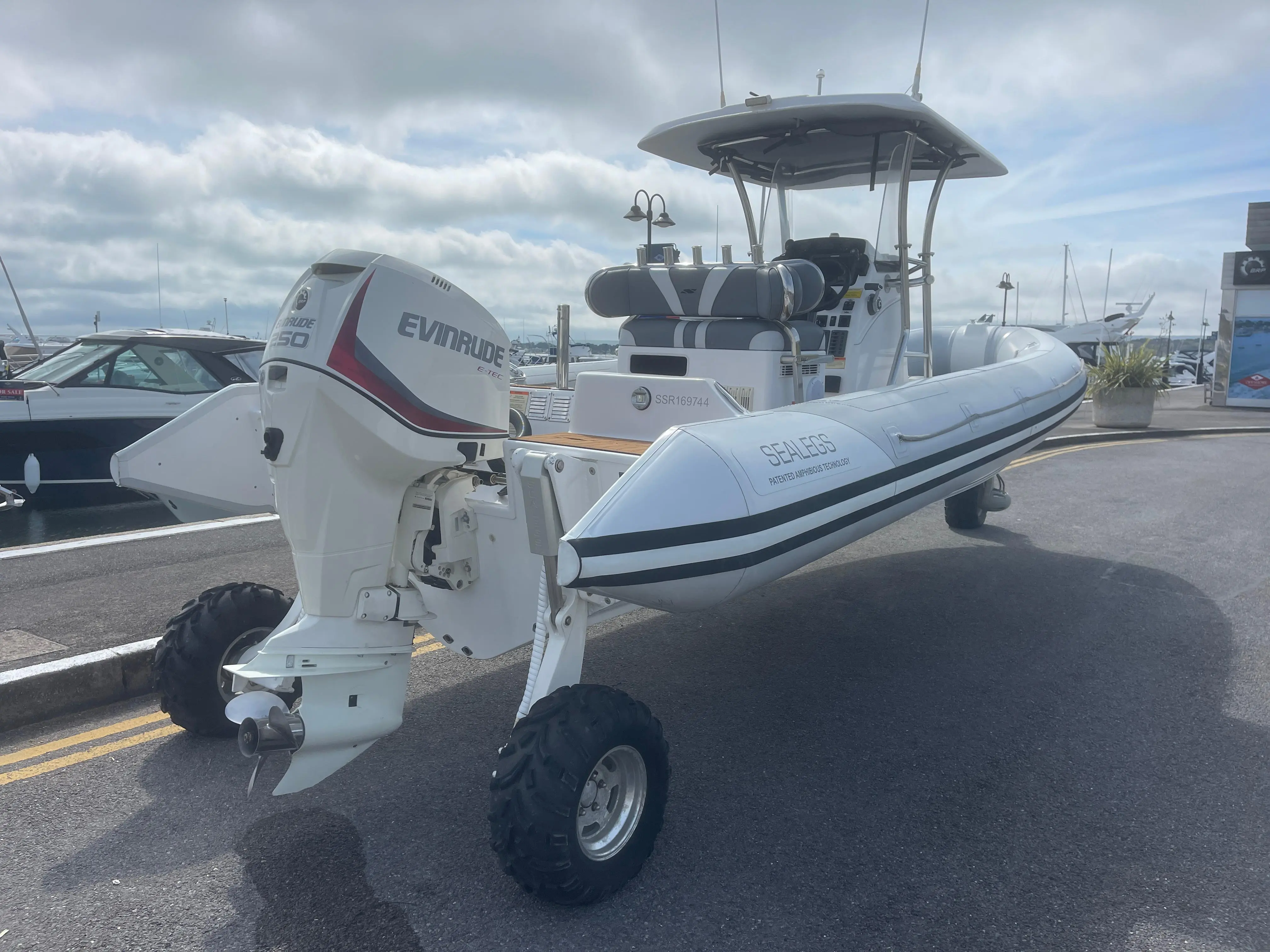 2014 Sealegs strata 770