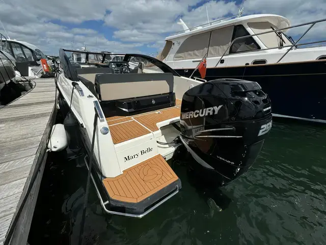 Parker Boats 750 DC