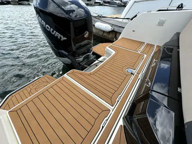 Parker Boats 750 DC