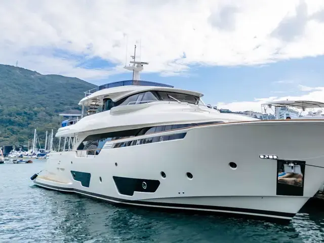 Custom Line Navetta 28