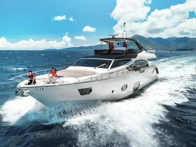 Ferretti Yachts 870