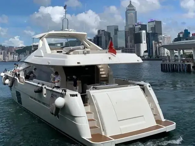 Ferretti Yachts 870