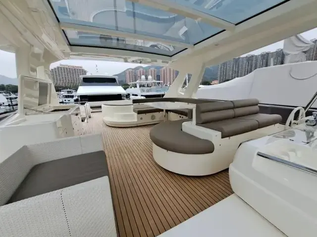 Ferretti Yachts 870