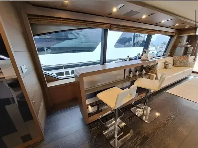 Ferretti Yachts 870