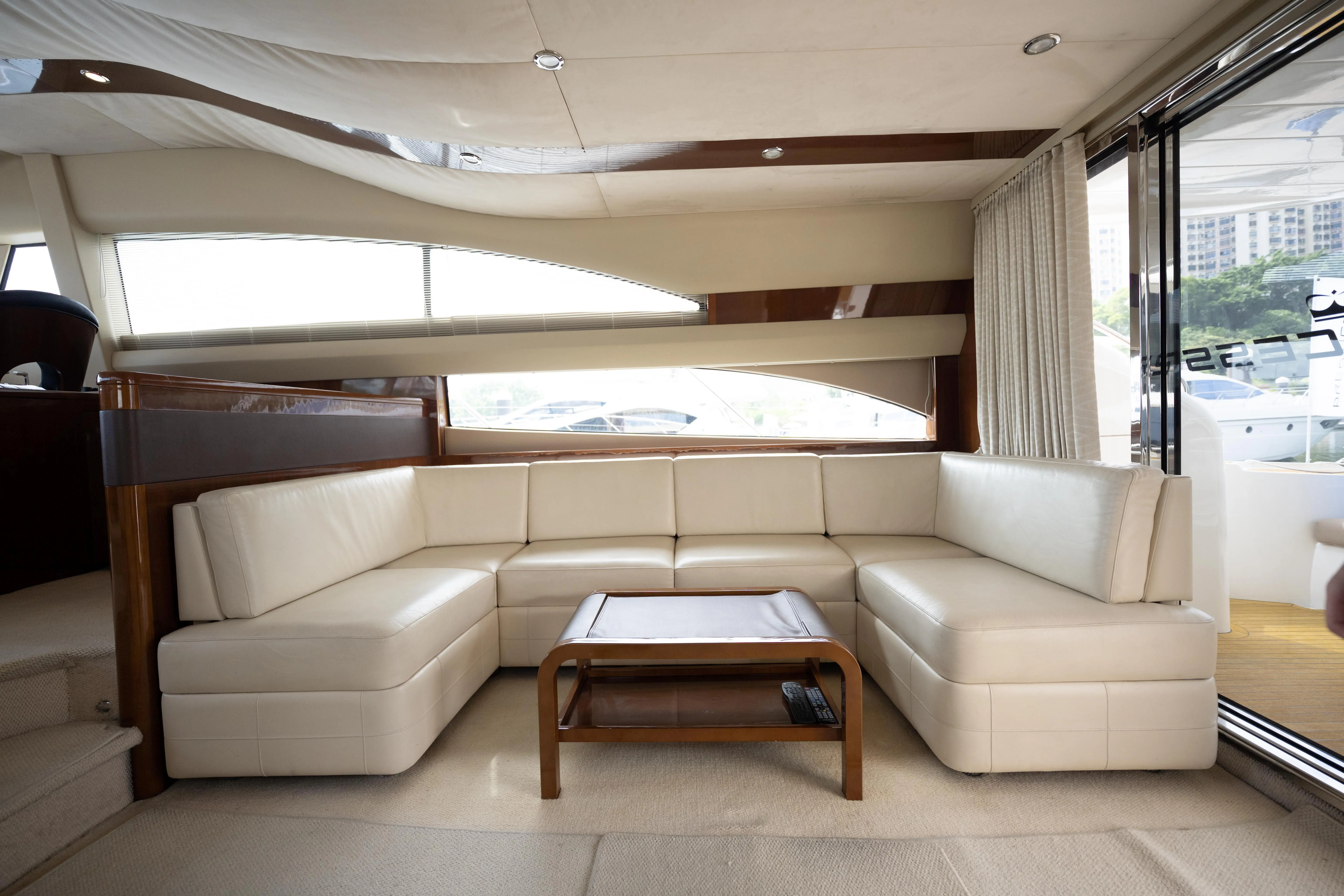 2010 Princess 58