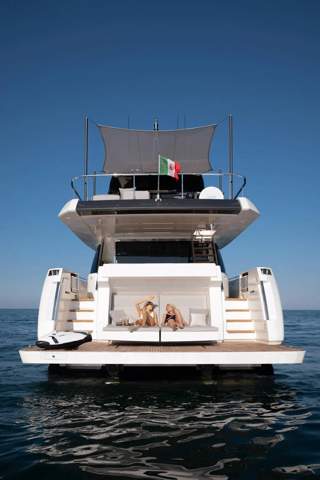 2018 Ferretti 780