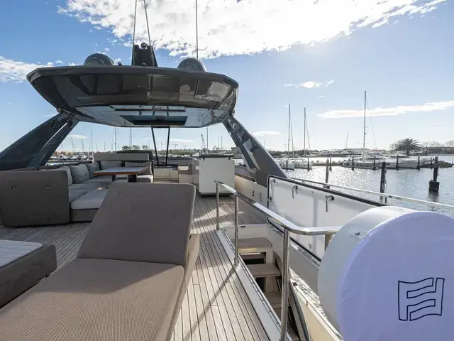 Ferretti Yachts 780