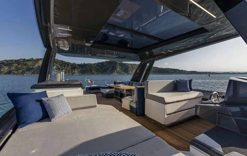 2018 Ferretti 780