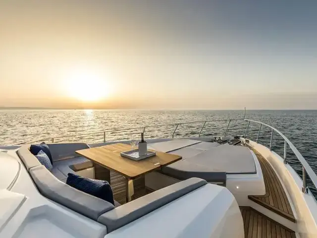 Ferretti Yachts 780