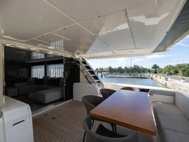 Ferretti Yachts 780