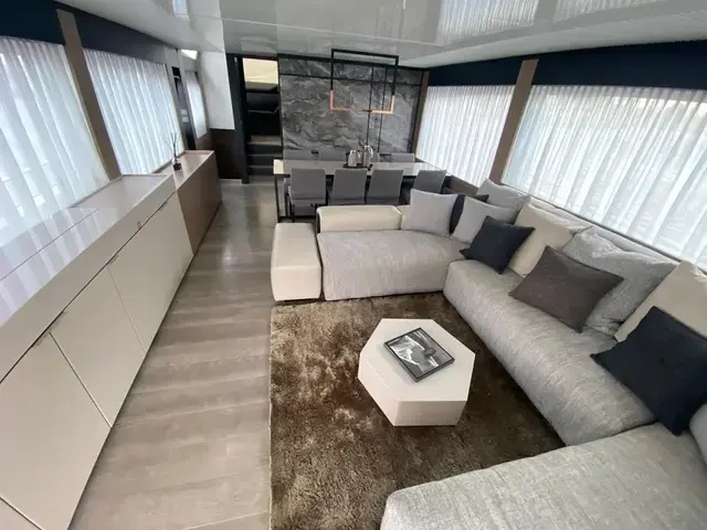 Ferretti Yachts 780