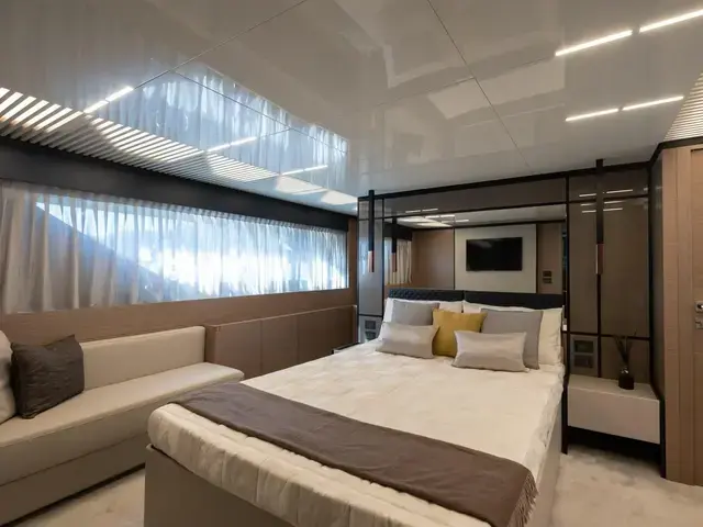 Ferretti Yachts 780