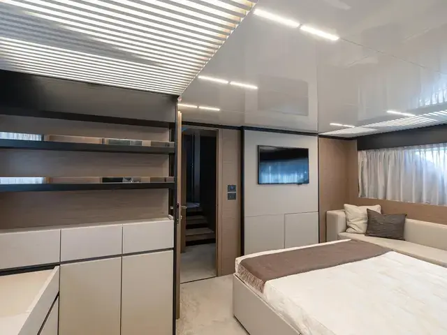 Ferretti Yachts 780