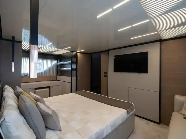 Ferretti Yachts 780