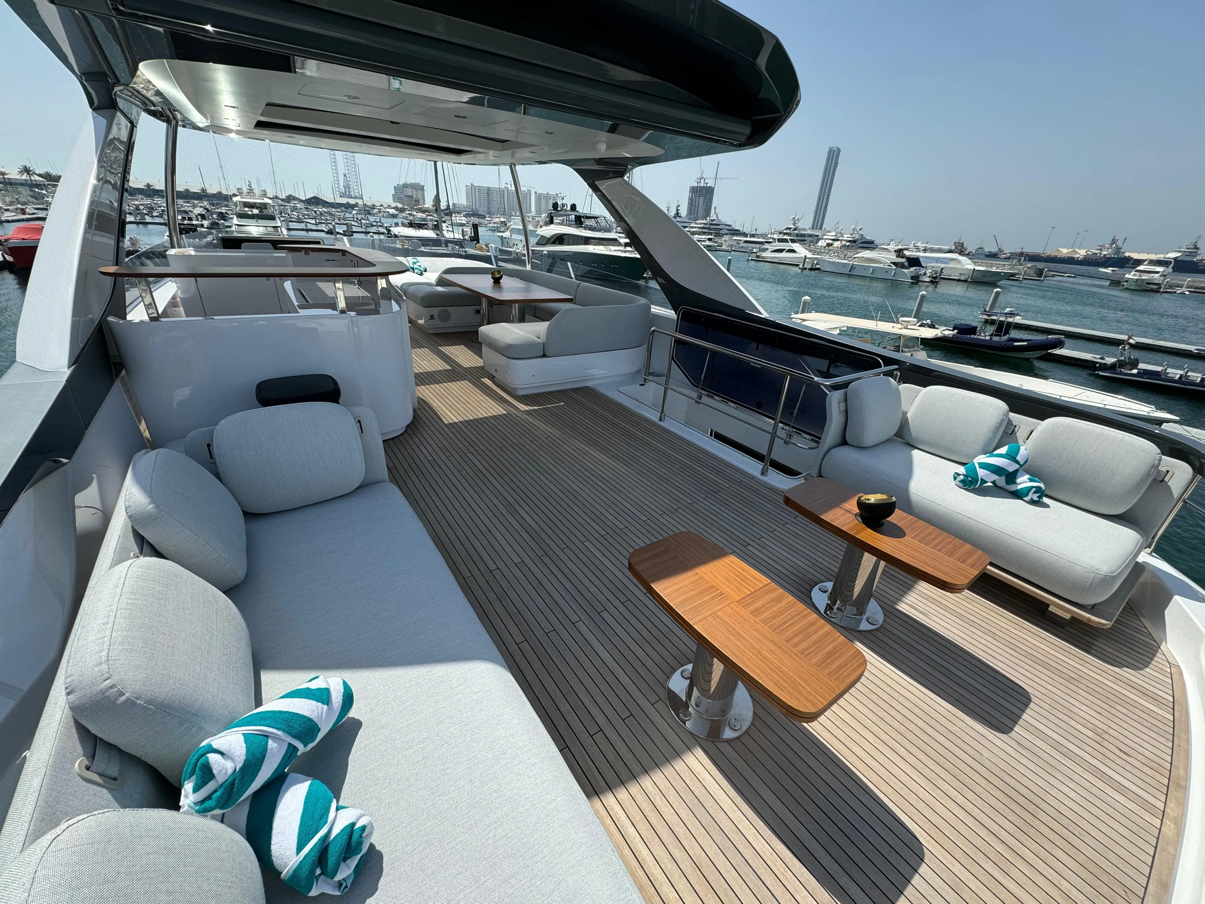 2024 Azimut 78 flybridge