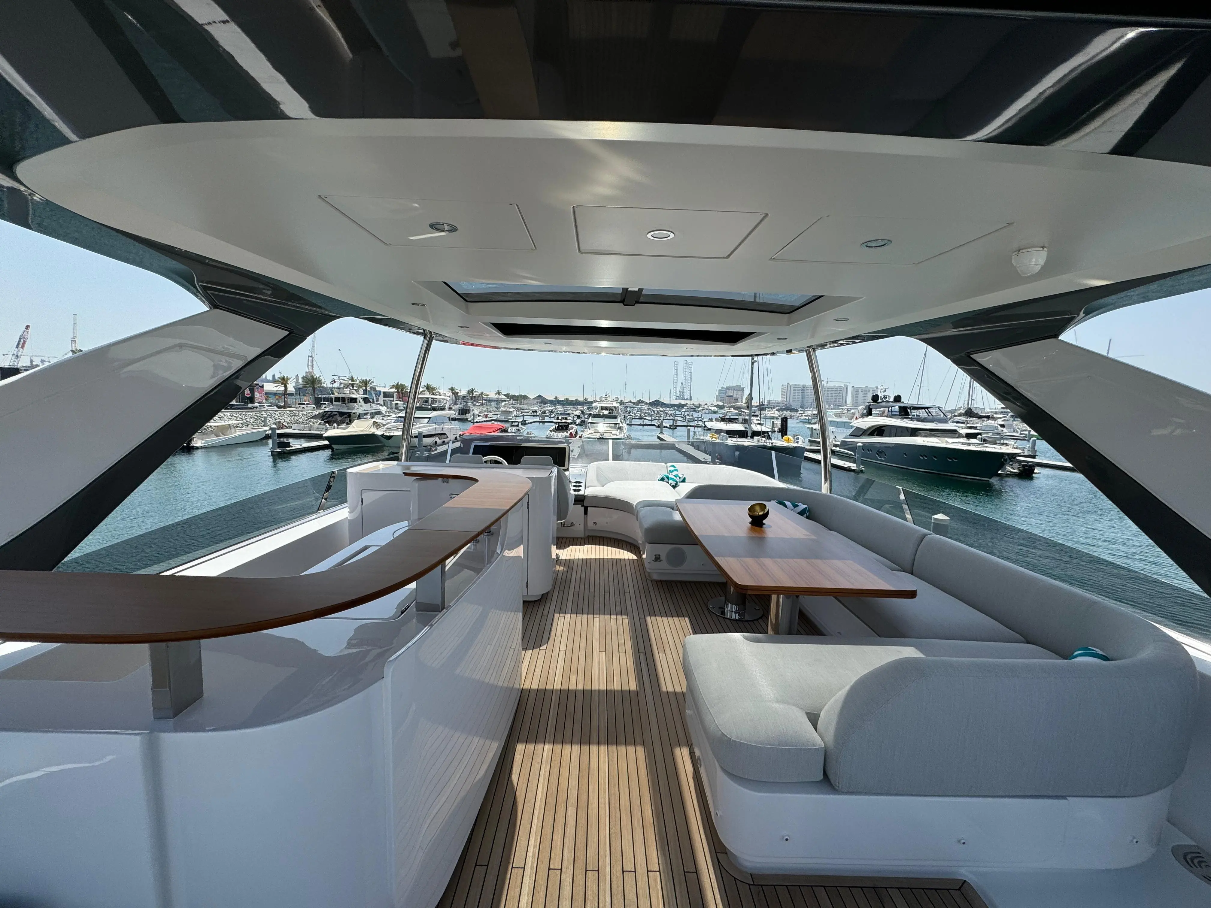 2024 Azimut 78 flybridge