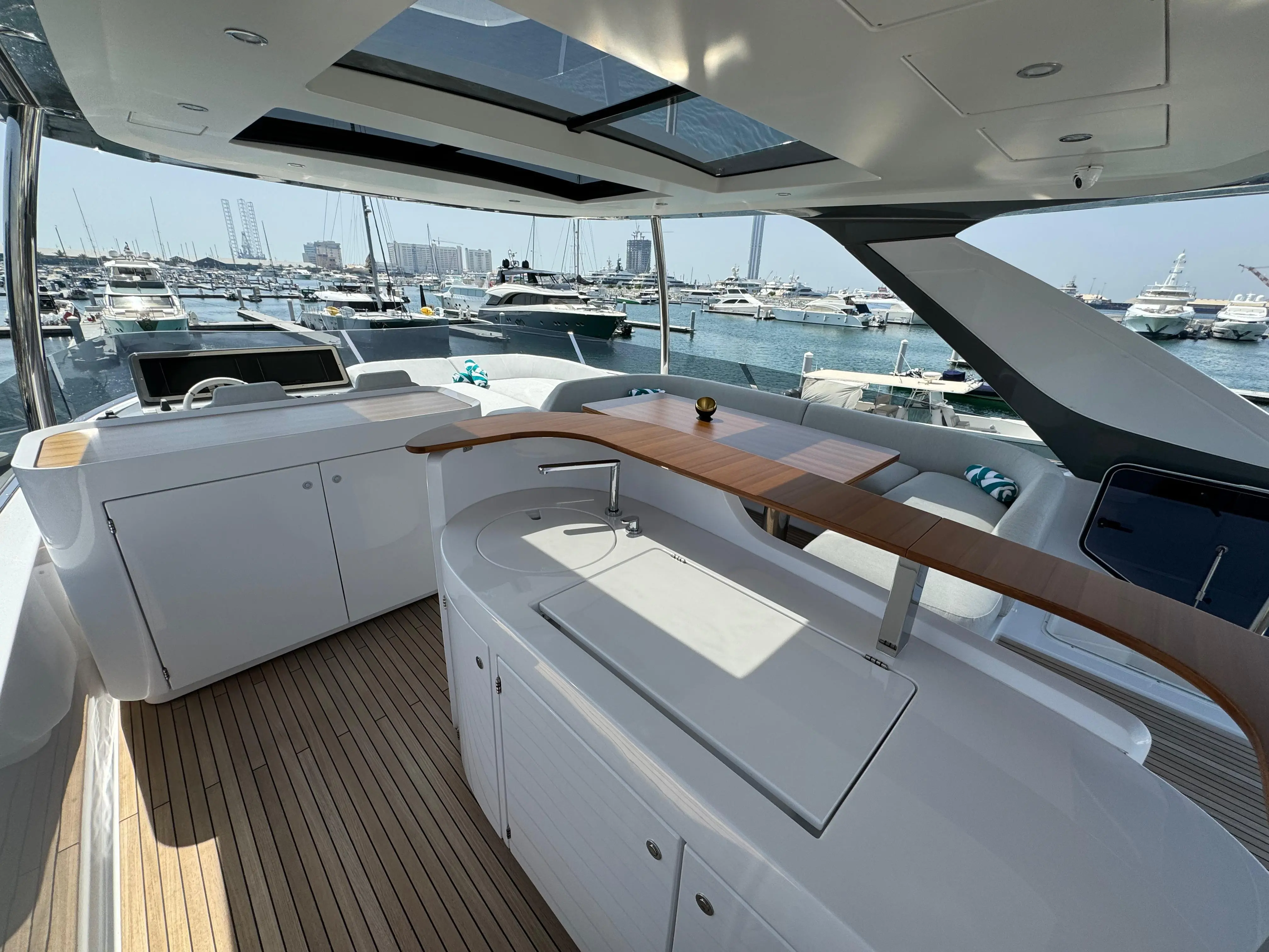 2024 Azimut 78 flybridge