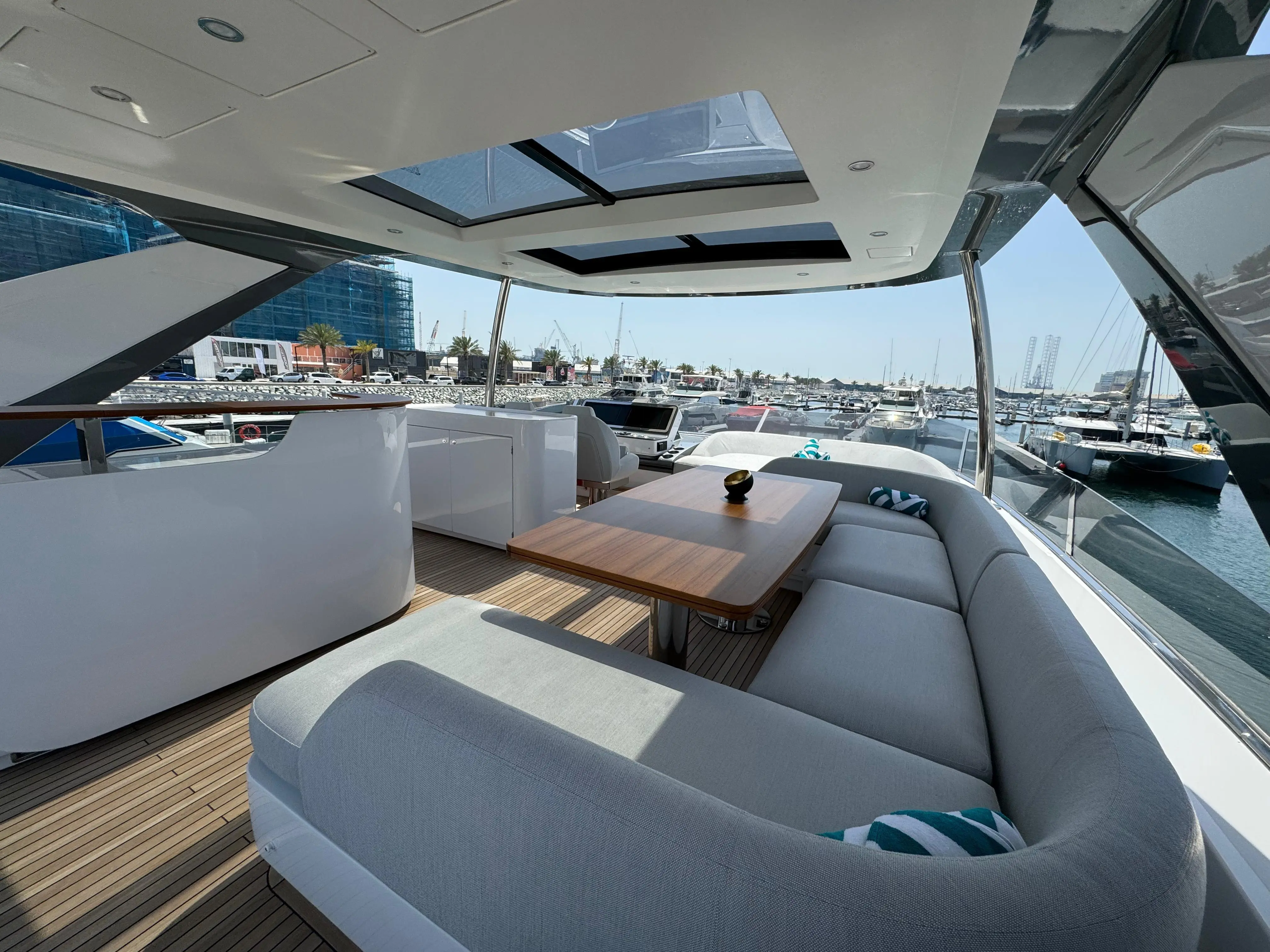 2024 Azimut 78 flybridge