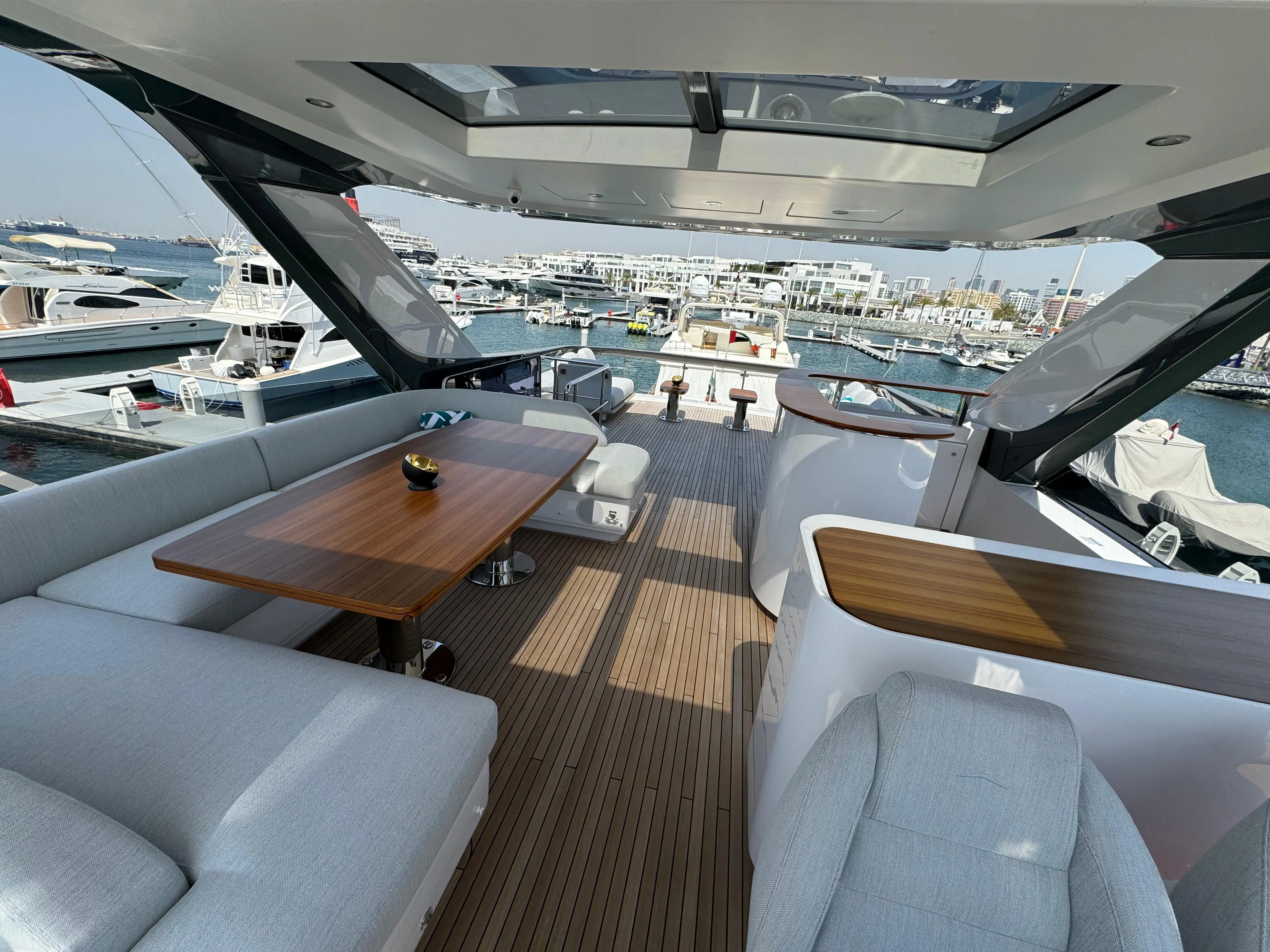 2024 Azimut 78 flybridge