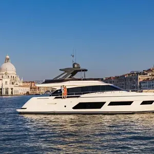 2021 Ferretti Yachts 670