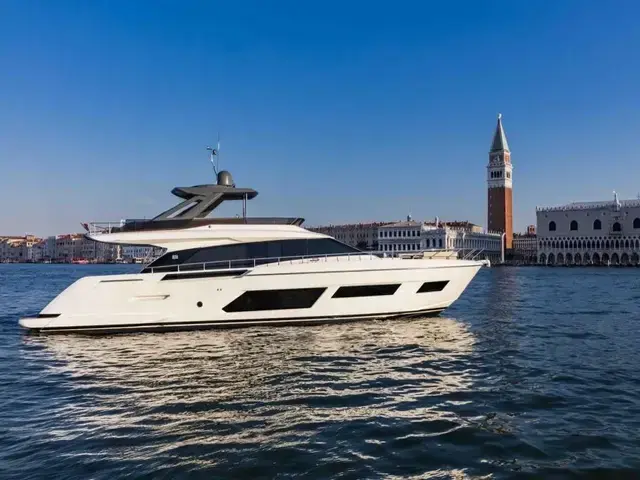 Ferretti Yachts 670