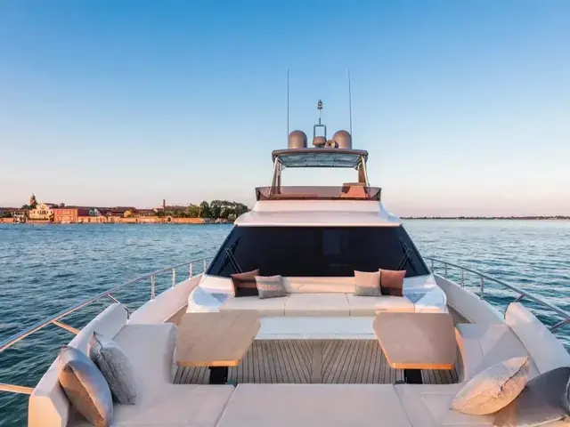 Ferretti Yachts 670