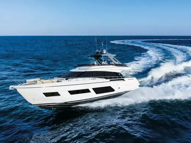 Ferretti Yachts 670