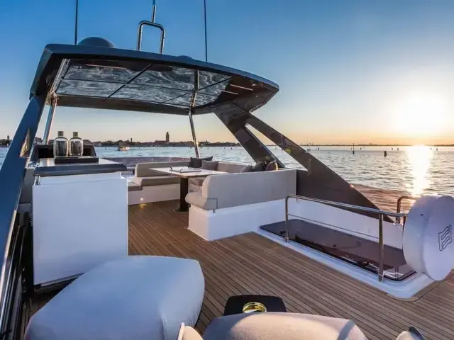 Ferretti Yachts 670