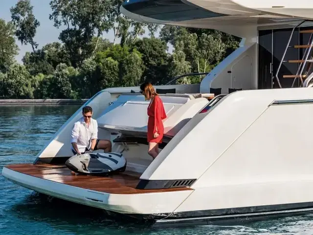 Ferretti Yachts 670