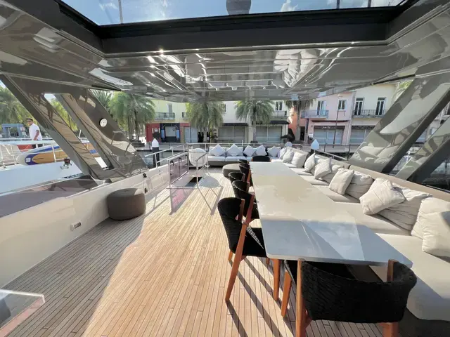 Ferretti Yachts 850