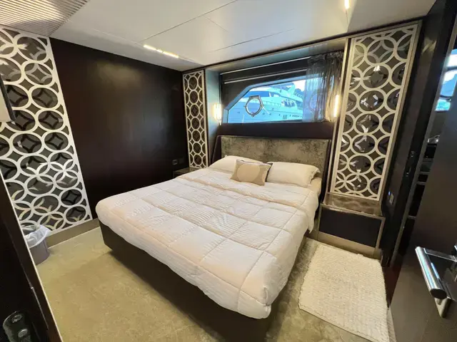 Ferretti Yachts 850