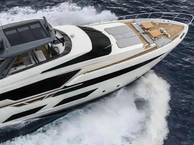 Ferretti Yachts 920