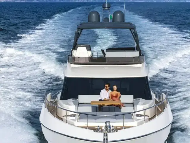 Ferretti Yachts 720