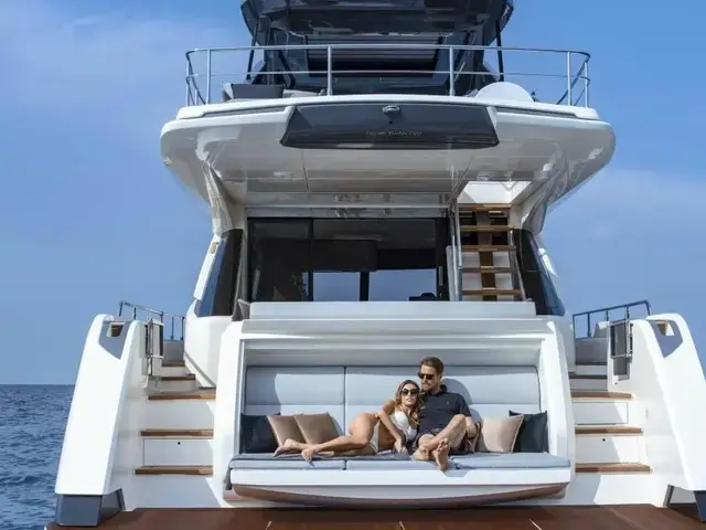 Ferretti Yachts 720