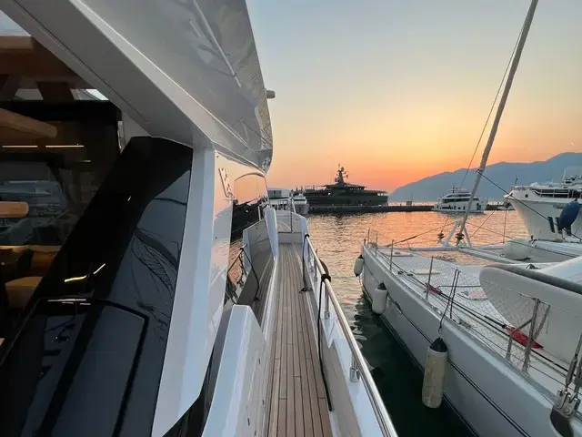 Ferretti Yachts 720