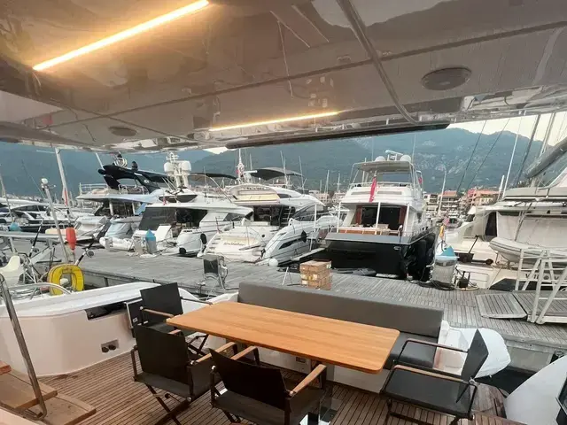 Ferretti Yachts 720