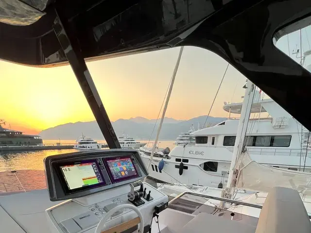 Ferretti Yachts 720